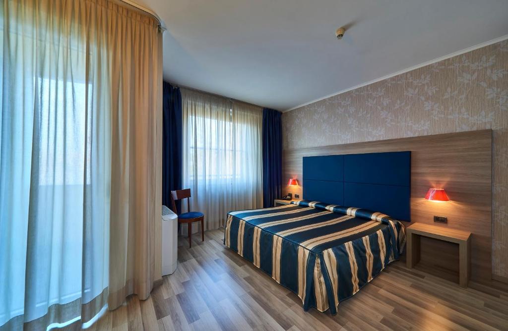 Postel nebo postele na pokoji v ubytování Hotel Alberi
