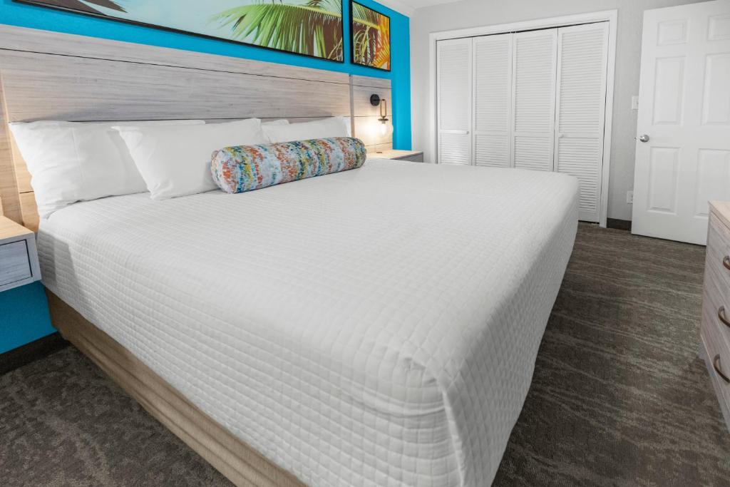 Grand Palms Resort - 