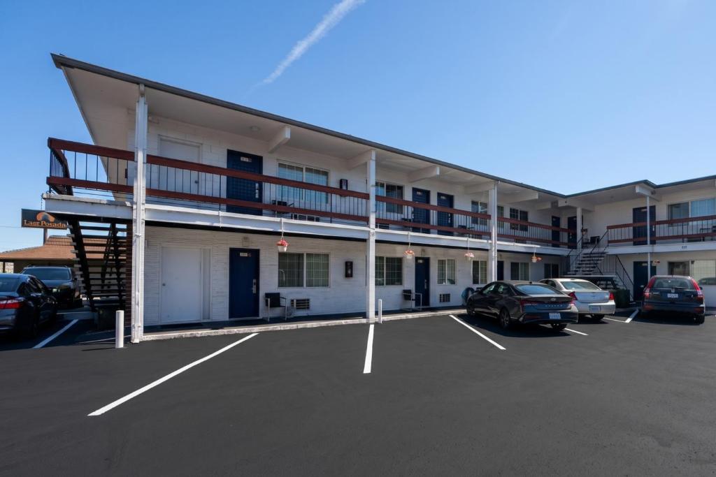 a large building with cars parked in a parking lot at Travelers Inn by OYO Longview Kelso in Longview