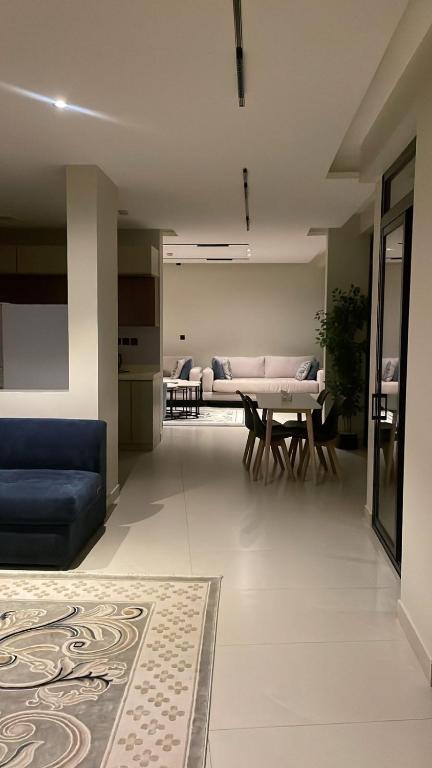 a living room with a couch and a table at شاليه لوسيندا 2 in Baljurashi