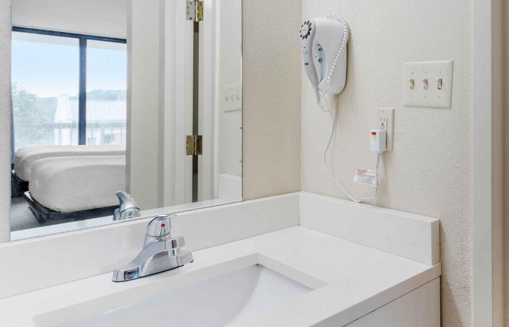 Extended Stay America Suites - Bristol photo