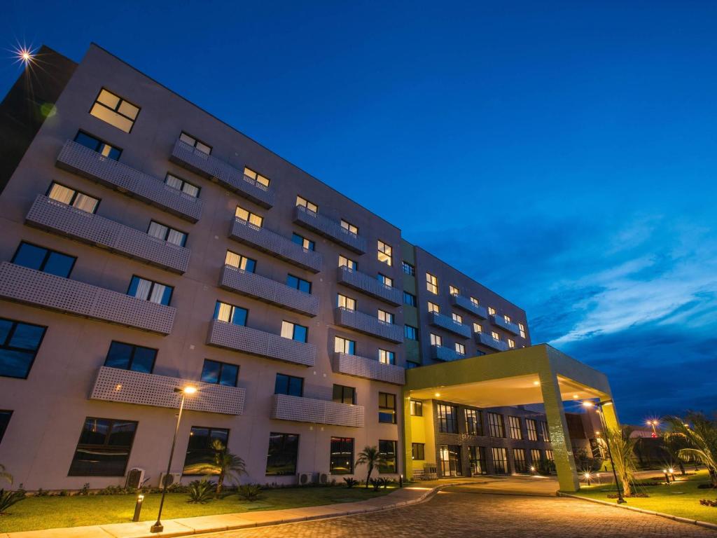 a large building at night with a street at ibis Styles Parauapebas in Parauapebas