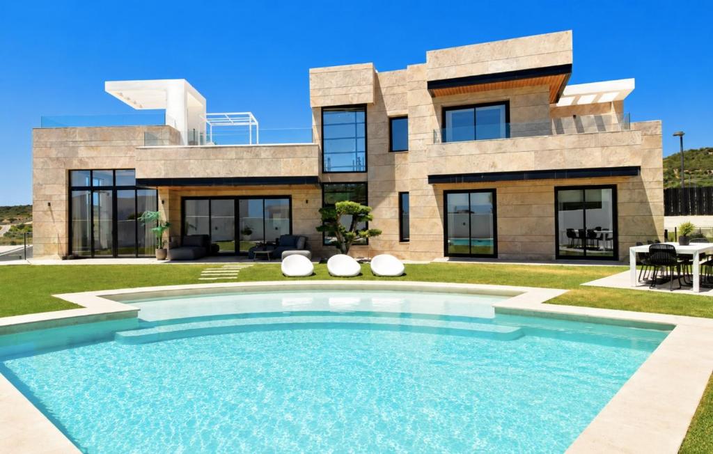 Luxury Modern Villa with Private Pool and Rooftop Terrace