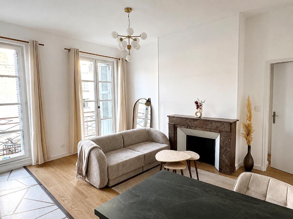a living room with a couch and a fireplace at Le cocon de Saumur in Saumur