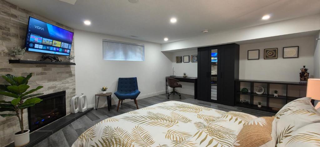 Renovated Guest Suite Near The Lake & High Park in Toronto!