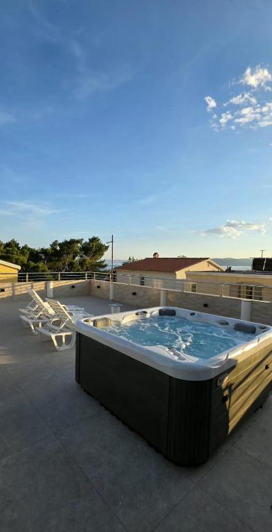 a hot tub on the roof of a building at Apartmani Šantić in Baška Voda