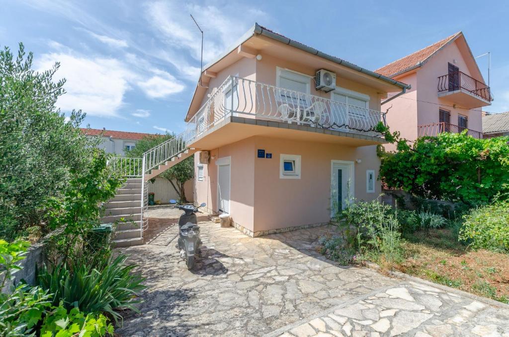 Apartment Summer Break