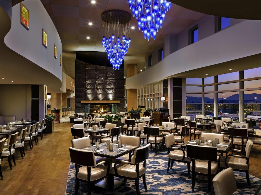 Fairmont Vancouver Airport In-Terminal Hotel photo