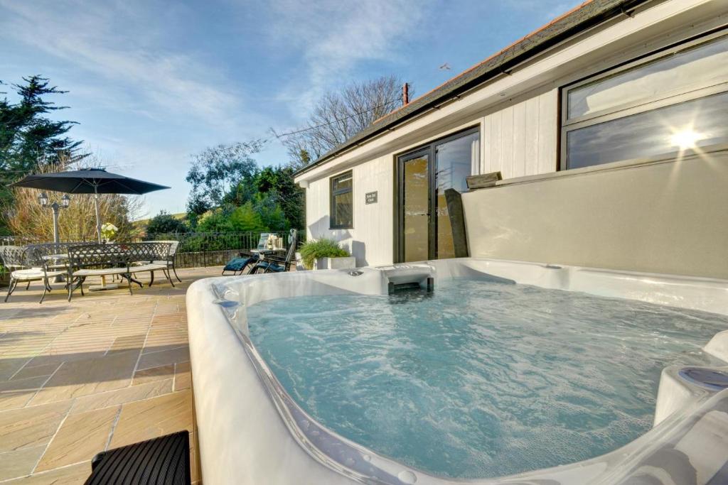 a hot tub in the backyard of a house at 1 Bed in Croyde oc-forda in Croyde