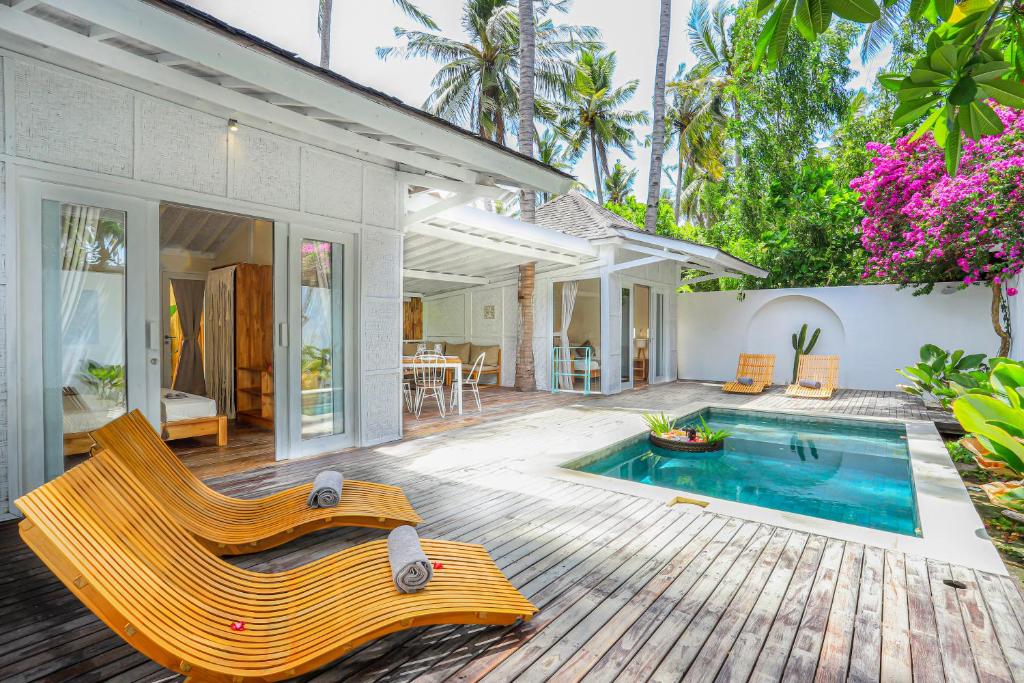 Beachfront Boutique Resort, Gili Asahan — photo 2 of 4
