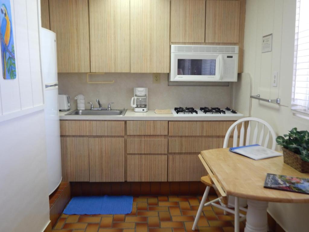 A cozinha ou kitchenette de Parmer's Resort