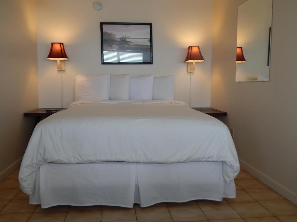 Uma cama ou camas num quarto em Parmer's Resort