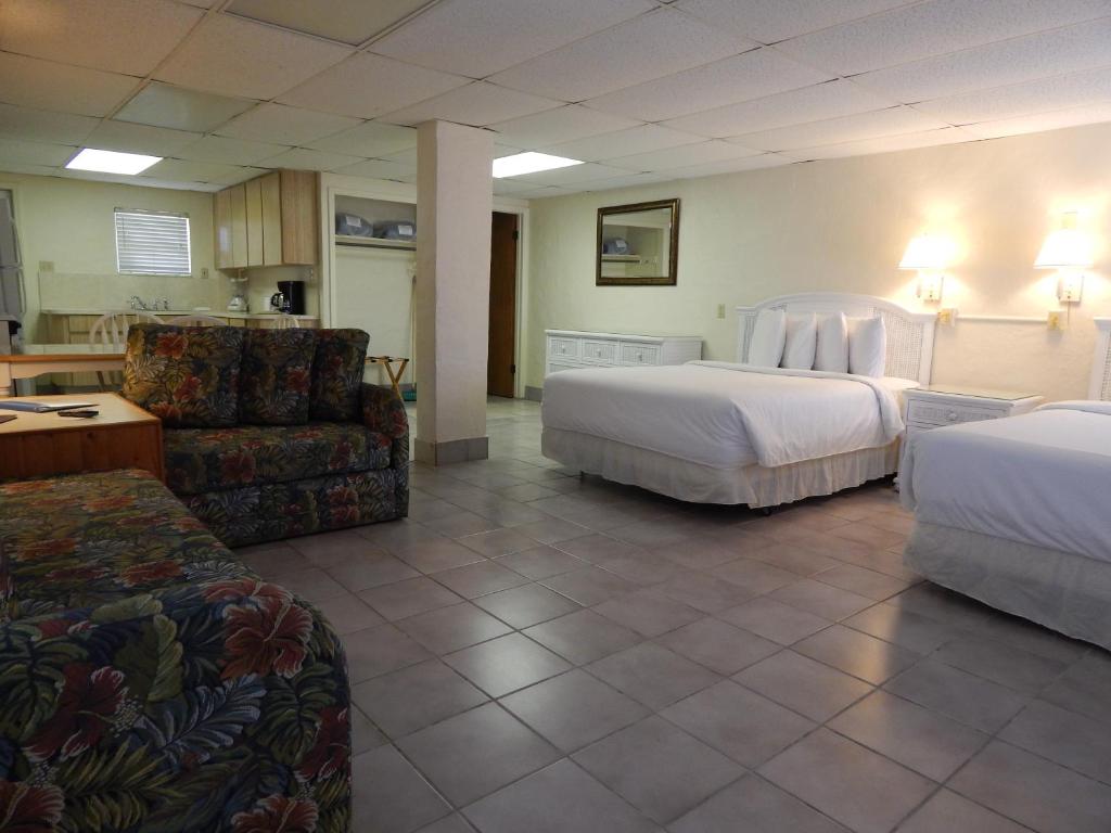 Uma cama ou camas num quarto em Parmer's Resort