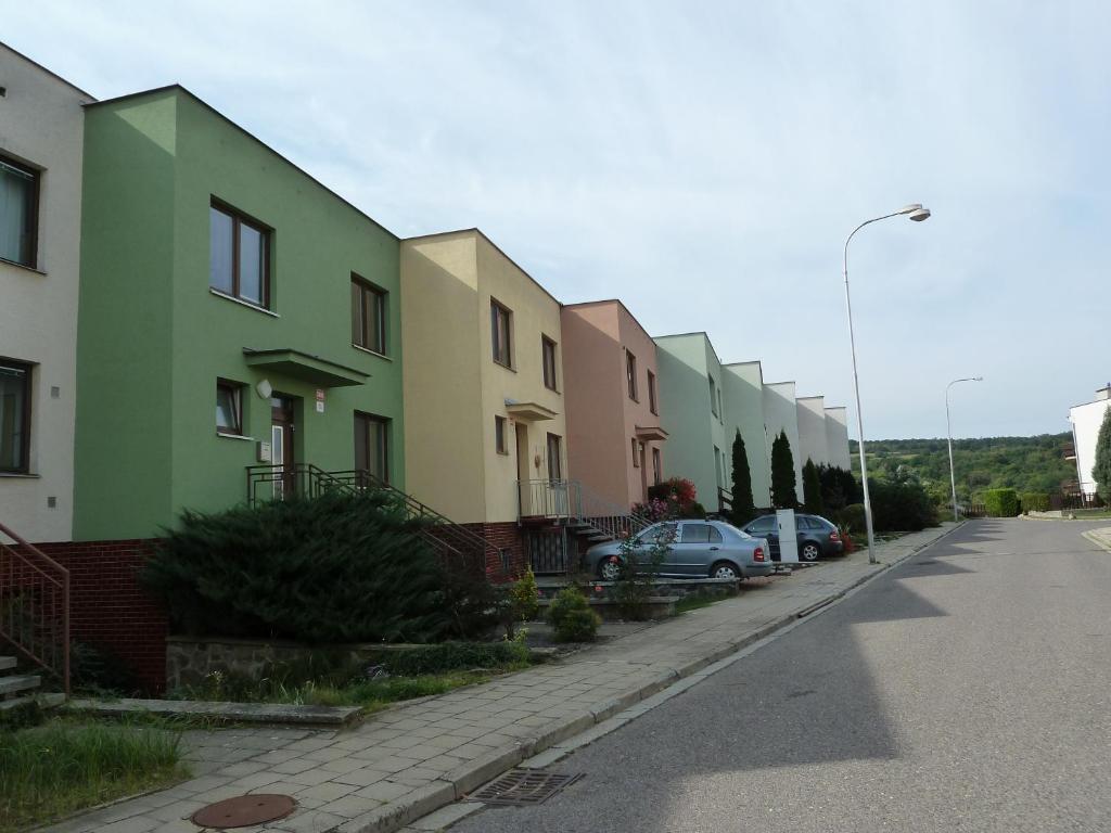ズノイモにあるUbytování Vinohrady 73の通路脇の一列