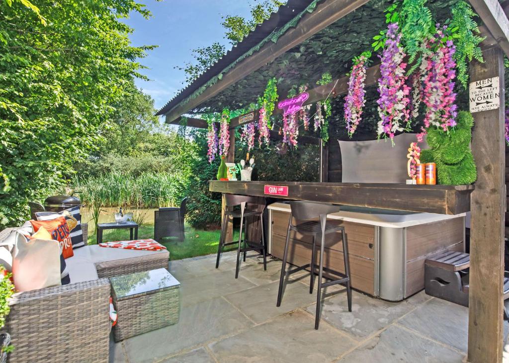 Oakwood Lodges - One-Bedroom Chalet