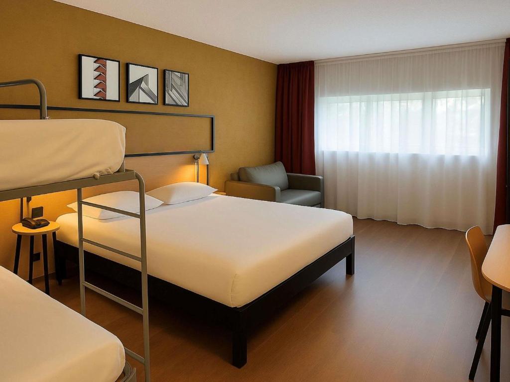 Ibis Rungis Aéroport Paris Orly - 家庭间 - 带双人床、双层床和沙发床