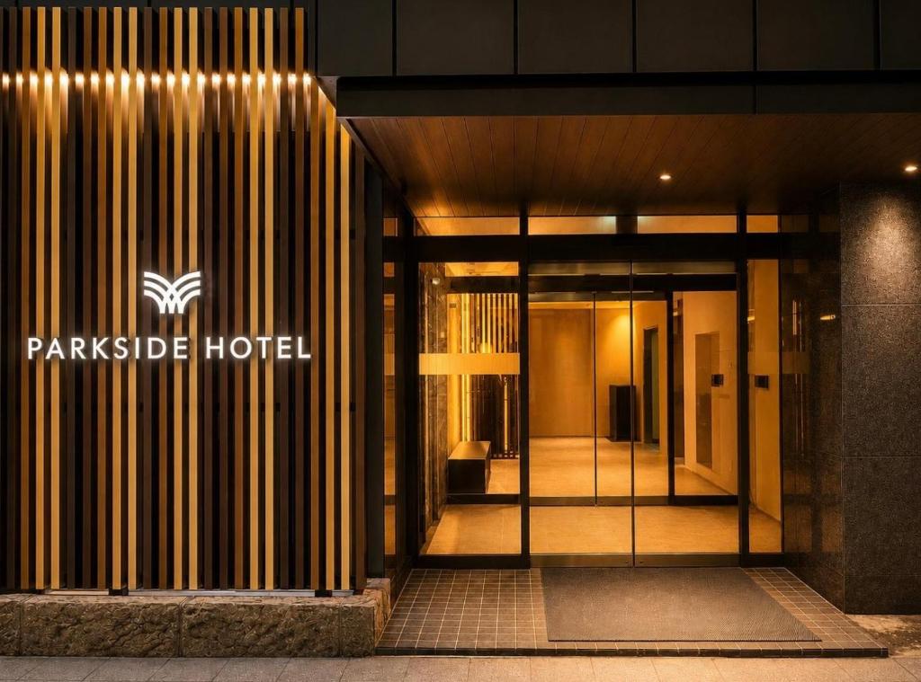 a building with the entrance to a parkridge hotel at ホテル翔 Sapporo PARKSIDE HOTEL in Sapporo