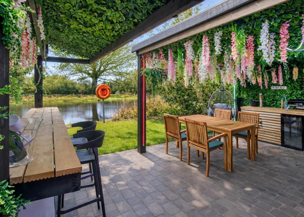 Oakwood Lodges - Two-Bedroom House 2