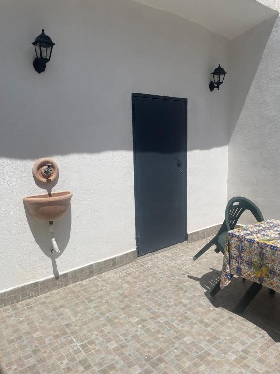a room with a wall with a sink and a door at Case vacanza Controvento in Palermo