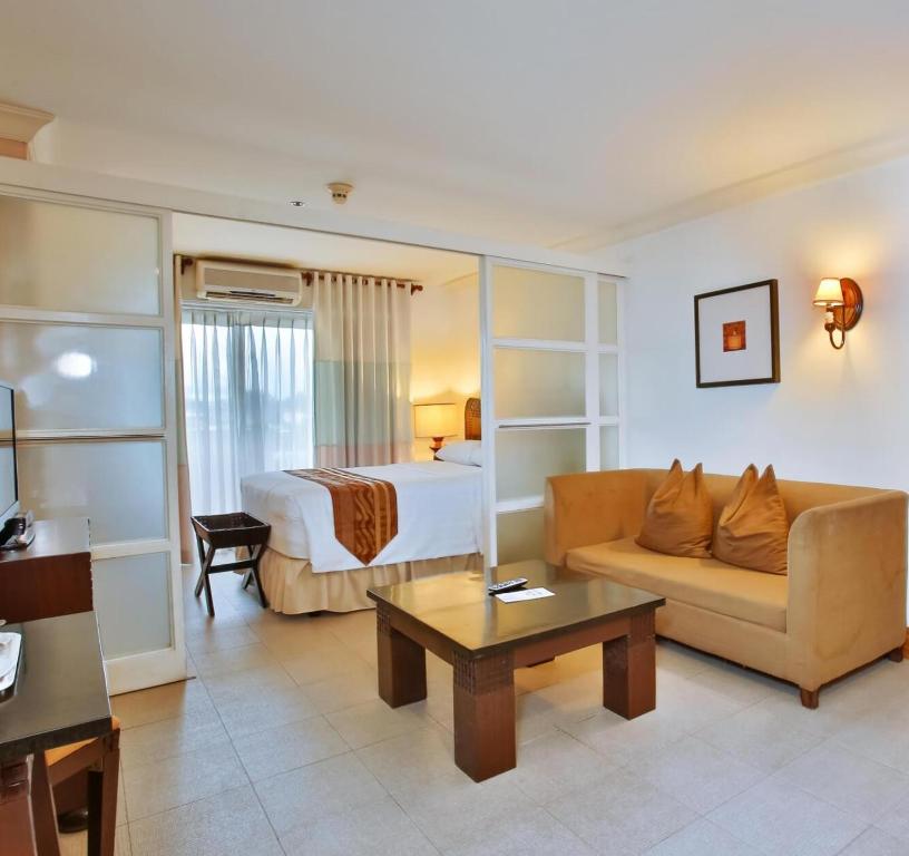 Crown Regency Suites Mactan - 