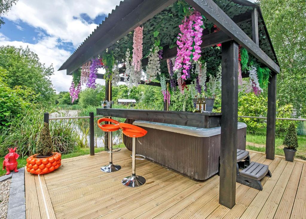 Oakwood Lodges - Two-Bedroom Chalet