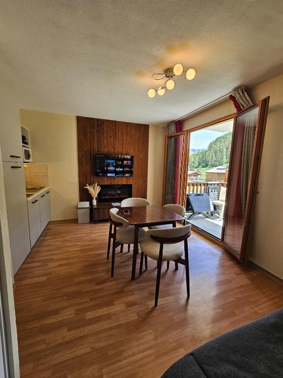 Studio Pieds Piste Les Orres 1800 Piscine