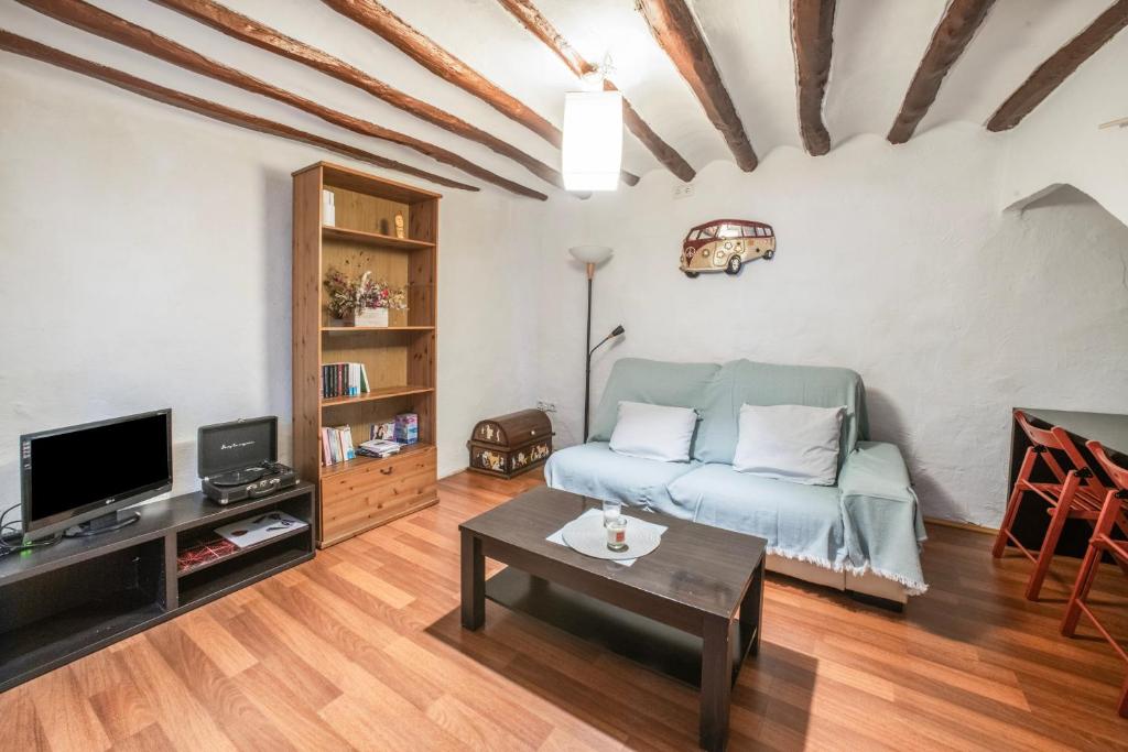 a living room with a couch and a table at San José Moratalla in Moratalla