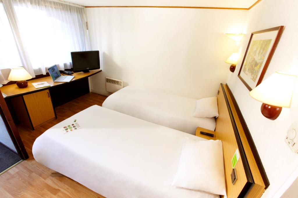 Campanile Cholet - Camera Tripla (2 Letti Singoli + 1 Letto Junior)