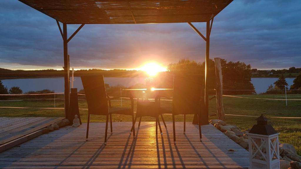 a view of the sunset from a gazebo at Ferienwohnung Seeblick in Klein Upahl