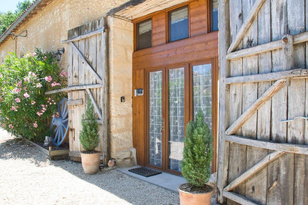 Barn Gite at La Vieille Grange, with pool in the Dordogne 3 Star