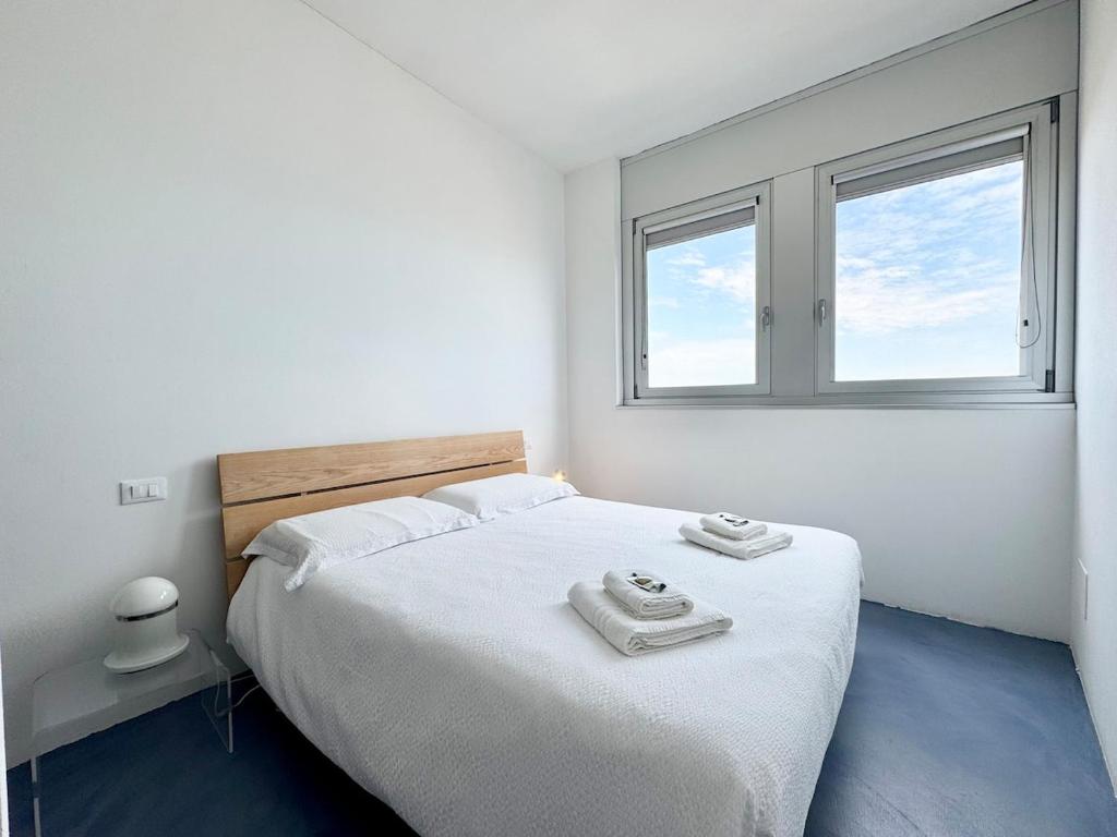 a bedroom with a bed with two towels on it at Nuvola 24 - Casa Vacanza in Rimini