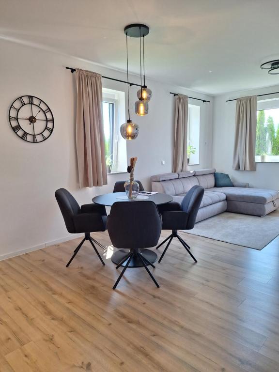 a living room with a table and a couch at Murtal Appartement Größingblick Top 1 in Zeltweg