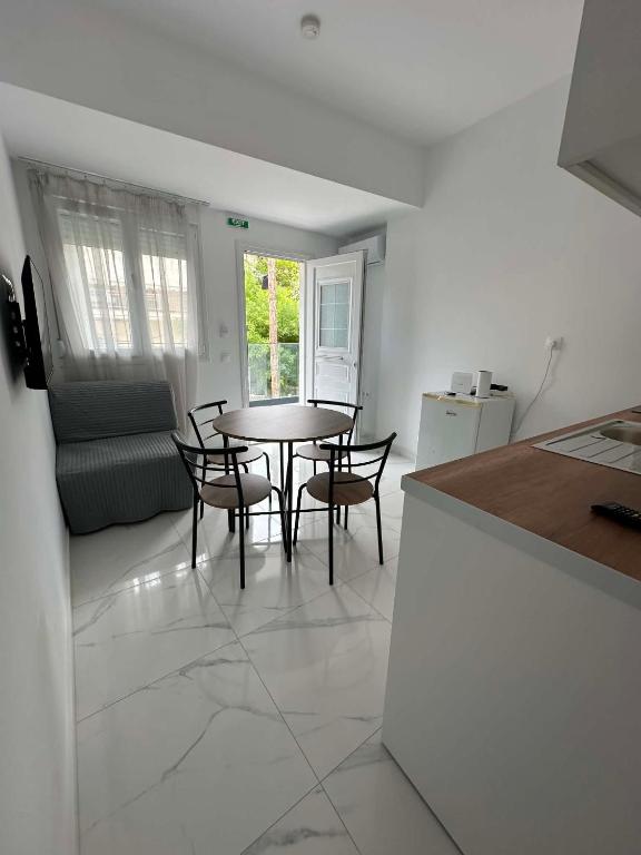 a kitchen and dining room with a table and chairs at Sunset Apartment B-3 in Perea