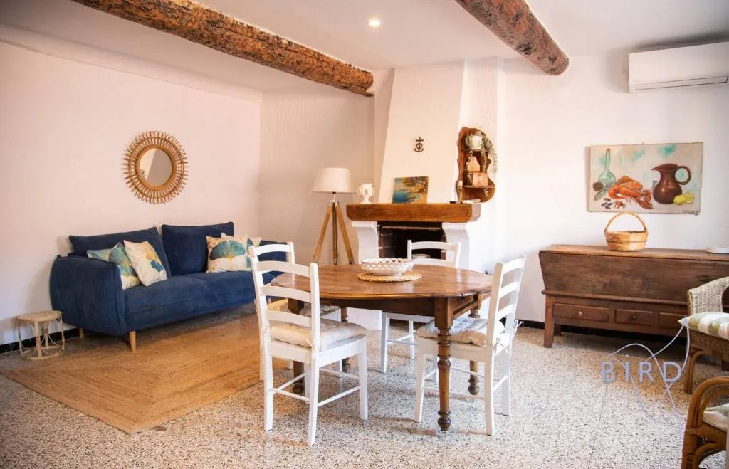 Beautiful authentic apartment in the heart of old Antibes