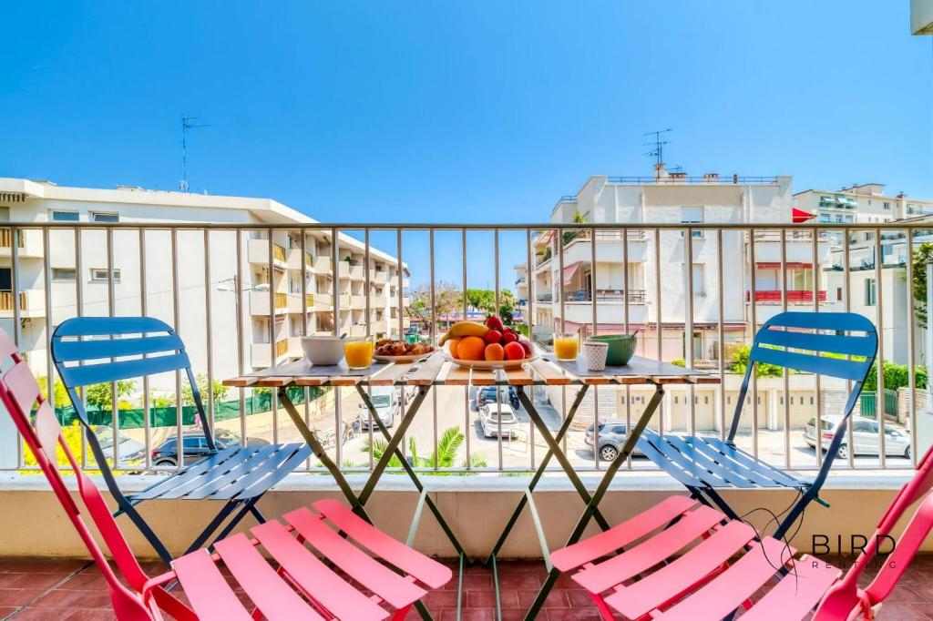 Nice 1BR w Terrace & Parking
