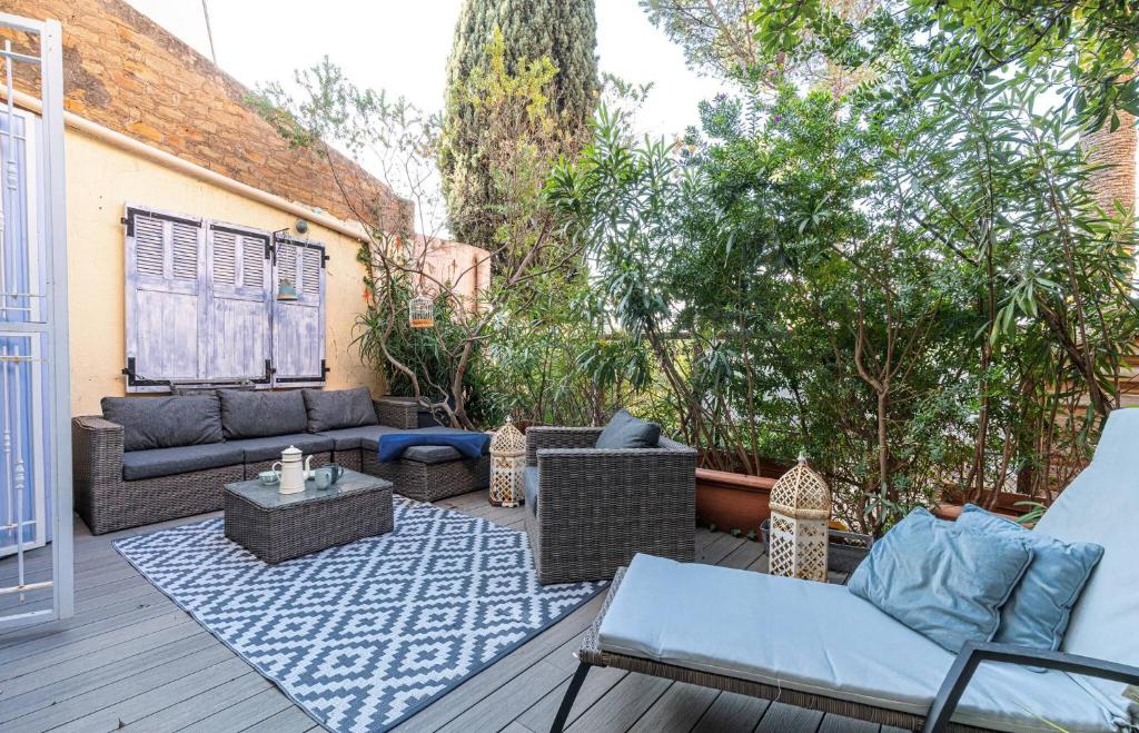 Atypical apartment old town in Cannes large terrace