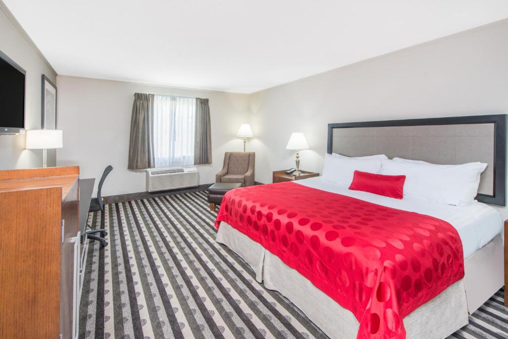 Ramada by Wyndham Springfield North - Habitación Con Cama Extragrande - No Fumadores