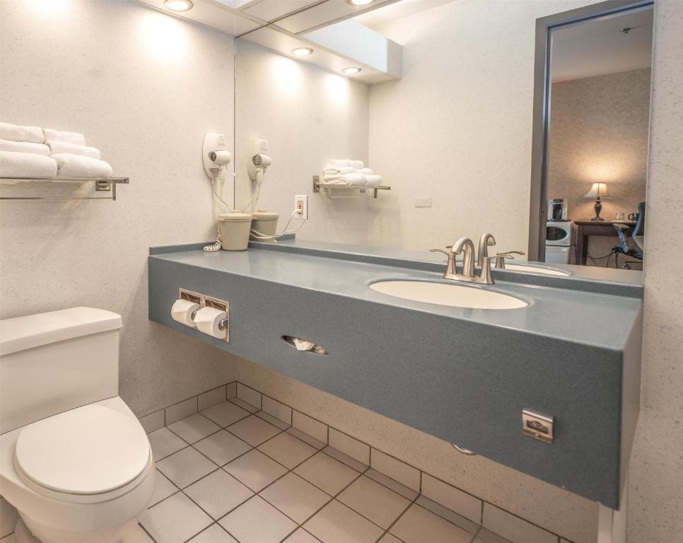 Coast Lonsdale Quay Hotel photo