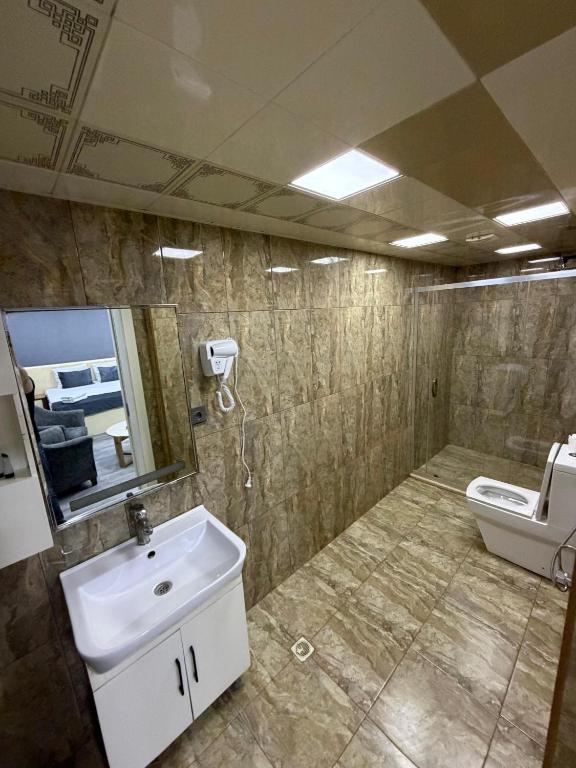 فضای داخلی NINE Hotel Baku 9 در باکو - تصویر ۳