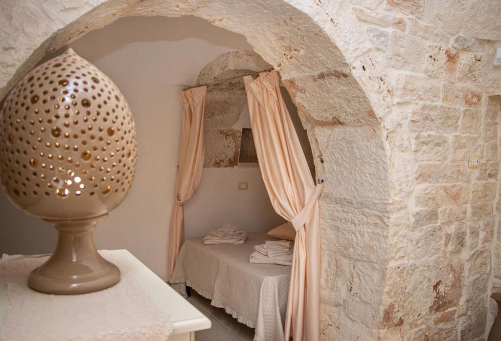 Trullo Canicchiulo by Perle di Puglia