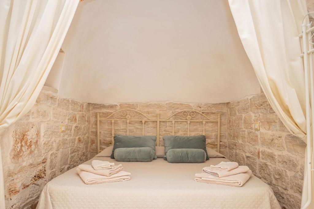 Trullo Canicchiulo by Perle di Puglia