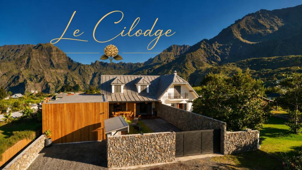 a house in the mountains with the words la divorce at Le Cilodge - La Villa Lodge au cœur de Cilaos in Cilaos