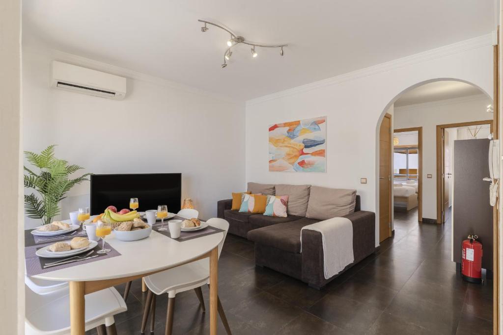 #387 Family-Friendly Apartment Near the Beach