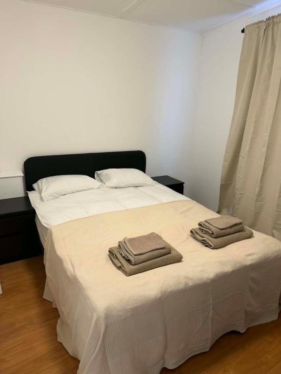 a bedroom with a bed with towels on it at Petit chambre tous conforts in Charleroi