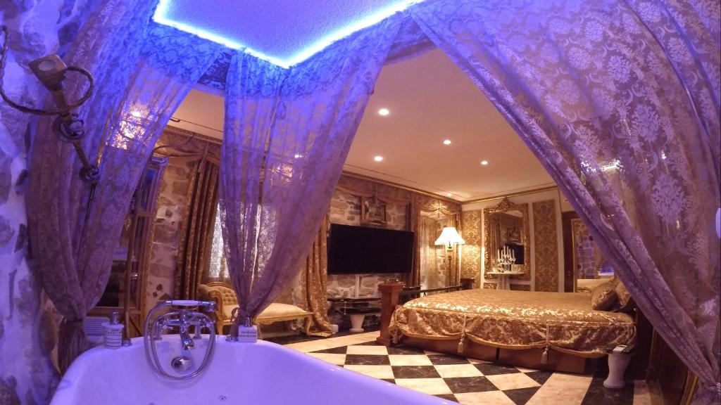 Postel nebo postele na pokoji v ubytování Cattaro Royale Apartment