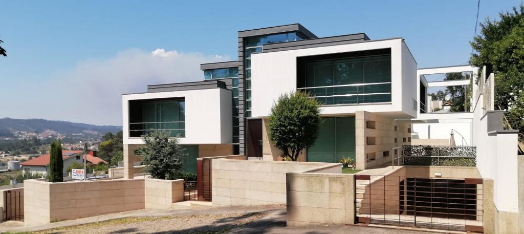 a house with a view of a city at Moradia Lux RR com piscina in Penafiel
