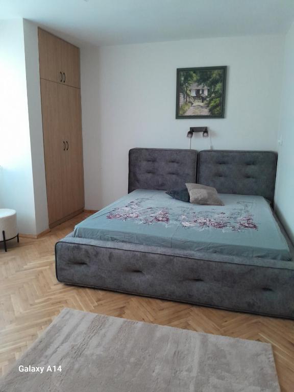 a bedroom with a large bed in a room at Апартамент за гости Лале in Lovech
