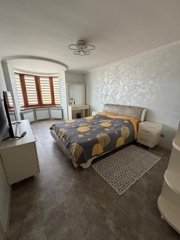 a bedroom with a bed and a television in it at Vila Lena S in Cahul