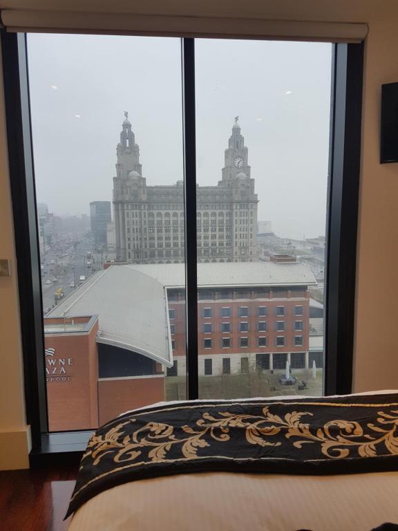 Postel nebo postele na pokoji v ubytování Excelsior Apartments - Liverpool Central - Free Parking - AirCon