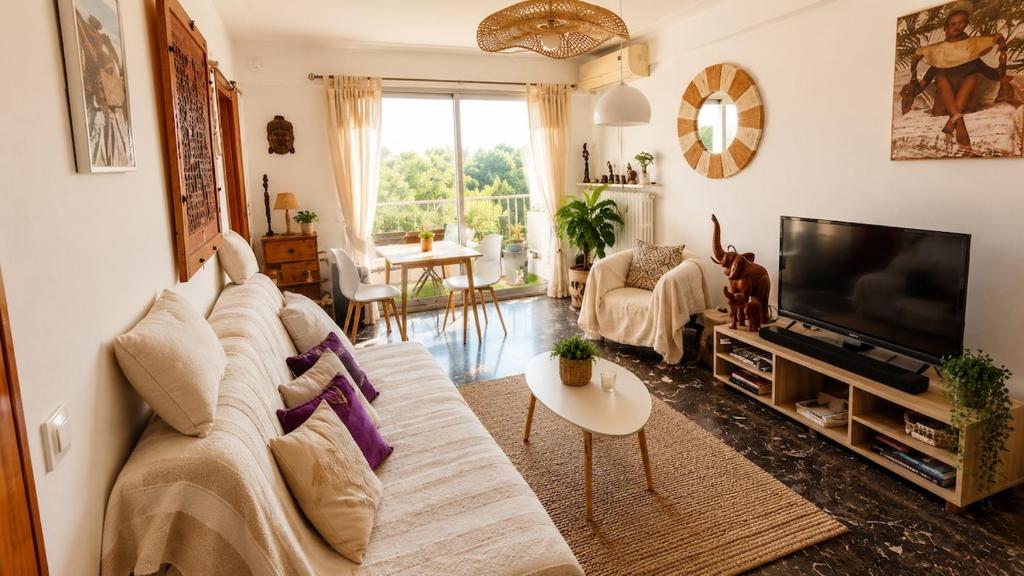 Comfortable studio less than 5 minutes from beaches, train station and shops